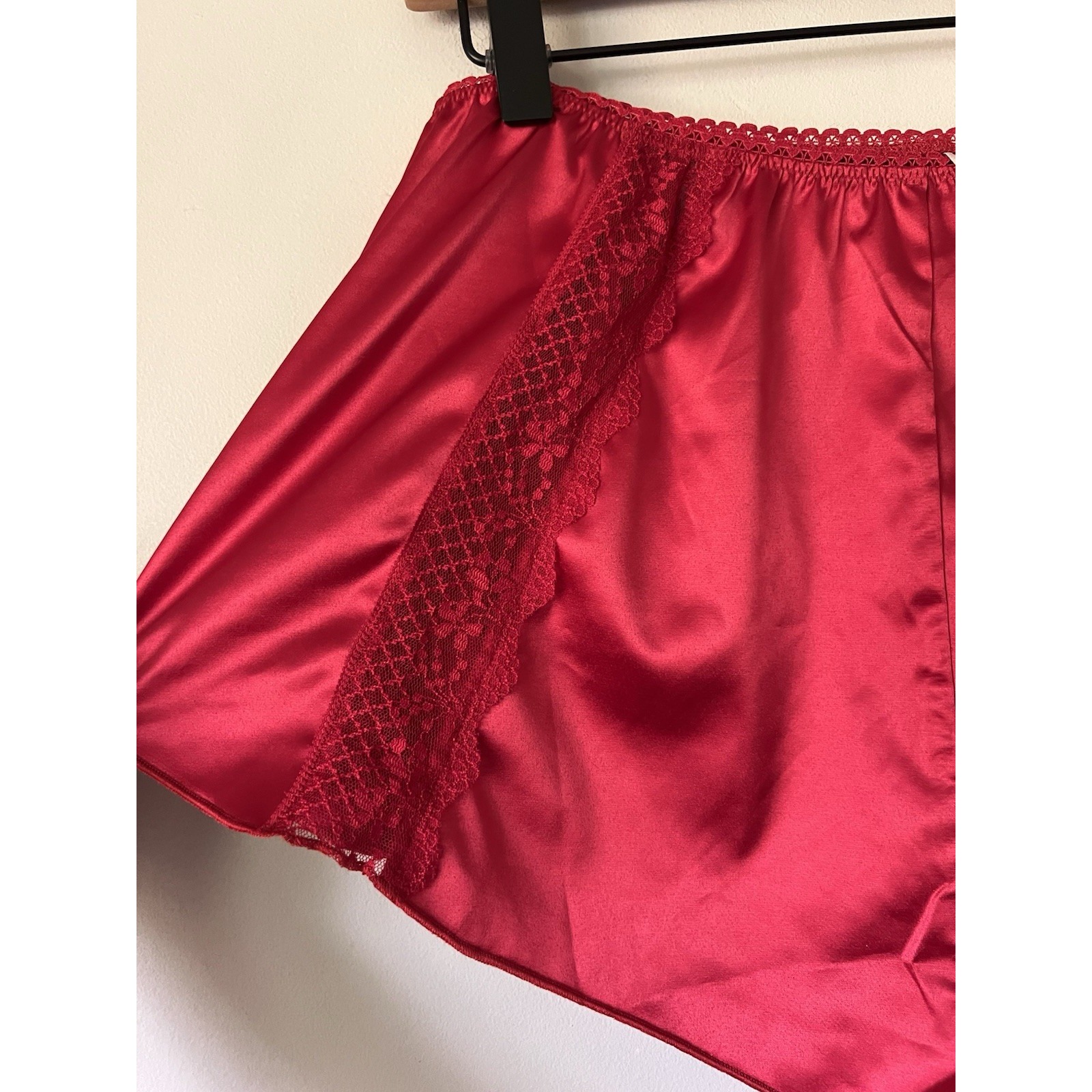 Kat The Label Lucille Shorts In Red Size Large L Satin Sexy Nwt Comfort Lounge — image 4 of 8